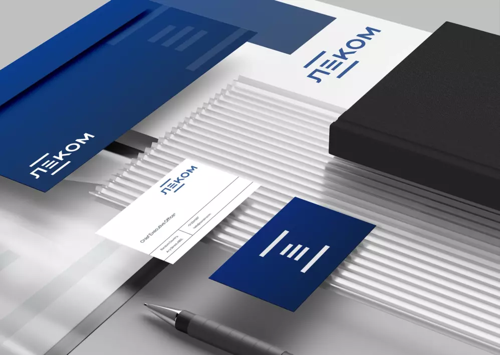 La agencia de diseño Inkastar desarrolló un nuevo logotipo para la empresa LECOM, modernizando la imagen visual de la marca y reforzando su vínculo con soluciones documentales y tecnológicas.